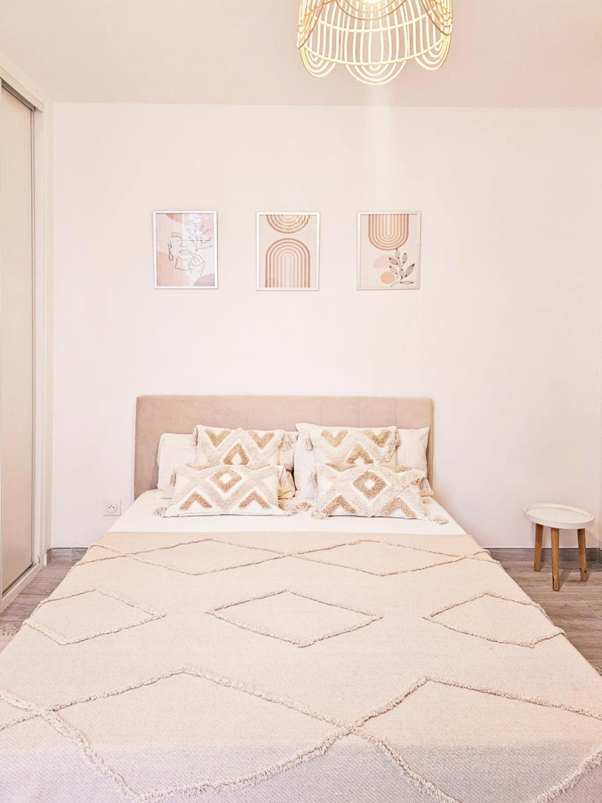 Апартаменты Bed & Breakfast - Entre Paris & Disneyland Руасси-ан-Бри Экстерьер фото