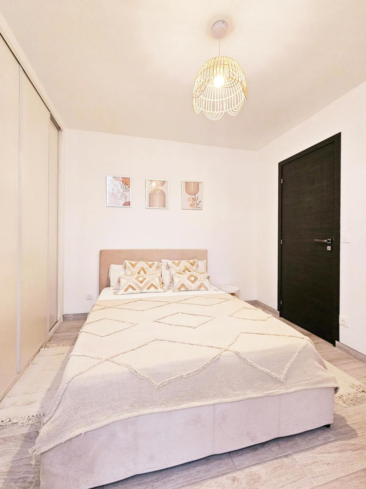 Апартаменты Bed & Breakfast - Entre Paris & Disneyland Руасси-ан-Бри Экстерьер фото